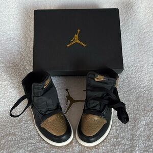 Jordan 1 Retro High OG (PS) Kids Sneakers. New in box.